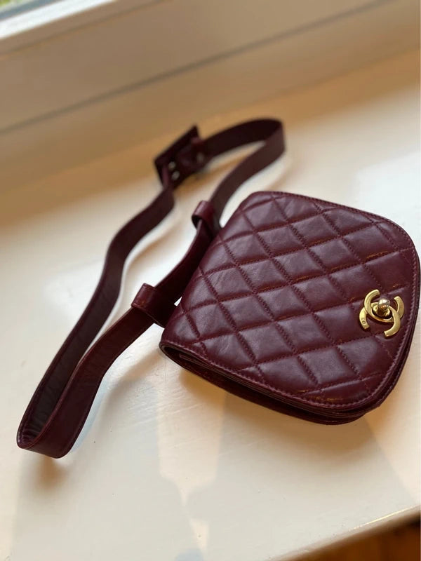 Chanel | heuptas | diamond | burgundy | fanny pack | vintage | lambskin | waist bag
