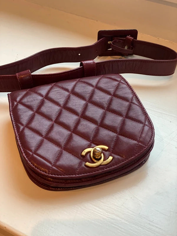 Chanel | heuptas | diamond | burgundy | fanny pack | vintage | lambskin | waist bag