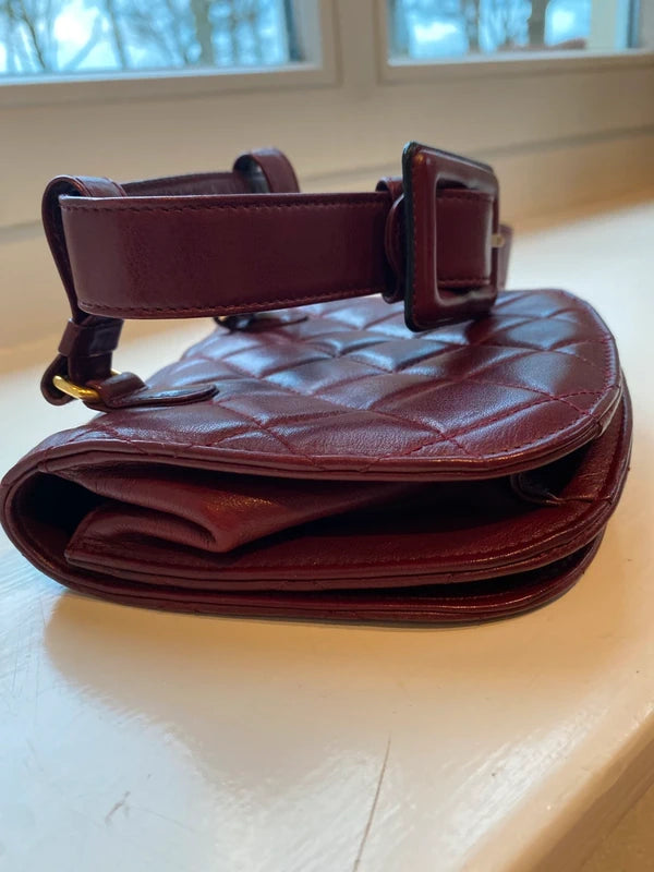Chanel | heuptas | diamond | burgundy | fanny pack | vintage | lambskin | waist bag
