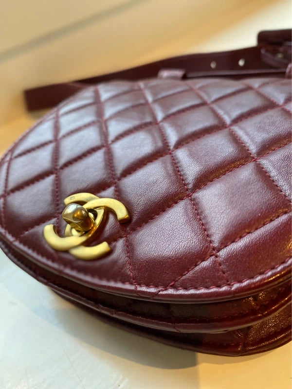 Chanel | heuptas | diamond | burgundy | fanny pack | vintage | lambskin | waist bag