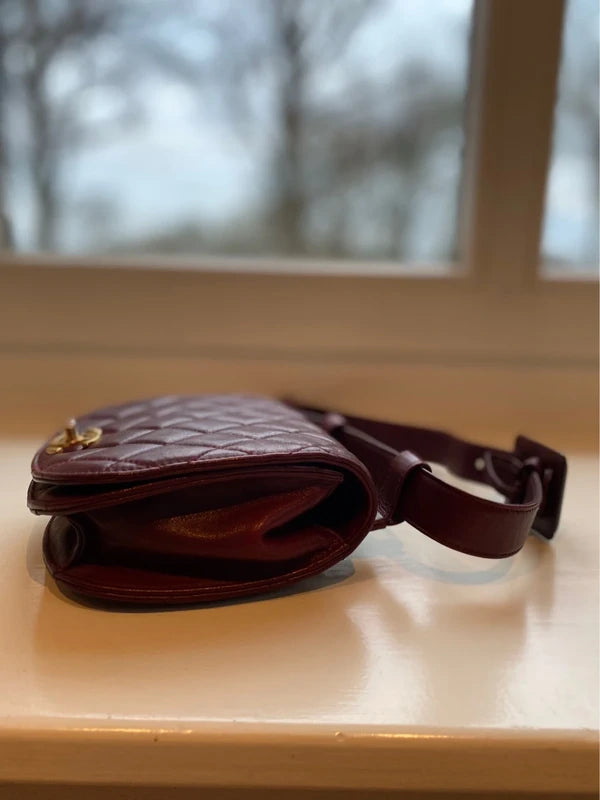 Chanel | heuptas | diamond | burgundy | fanny pack | vintage | lambskin | waist bag