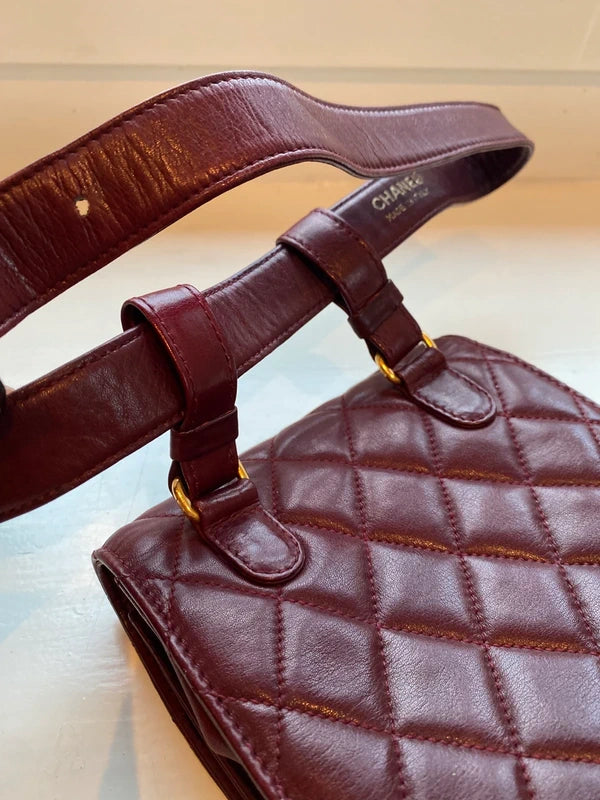 Chanel | heuptas | diamond | burgundy | fanny pack | vintage | lambskin | waist bag
