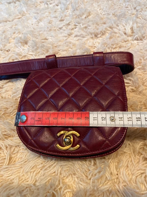 Chanel | heuptas | diamond | burgundy | fanny pack | vintage | lambskin | waist bag